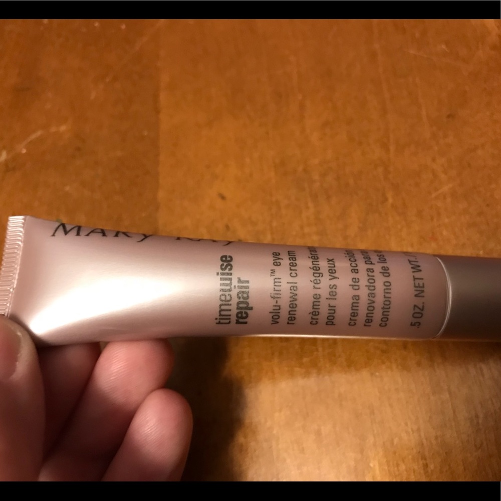 Mary Kay Volu Firm Eye Renewal Cream